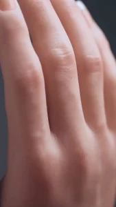 皮肤纹理 Skin texture of fingers of life-size doll